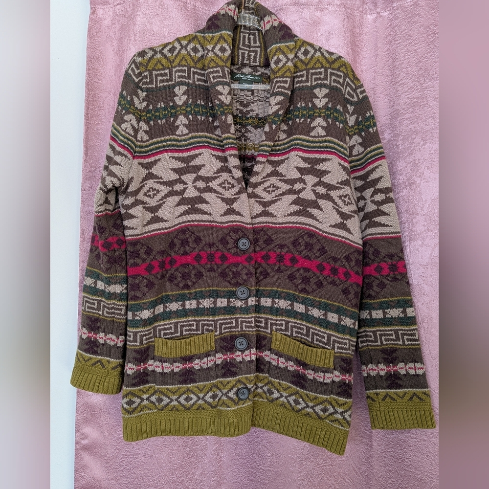 Patterned Women's Sweater with Button Closure - image 10